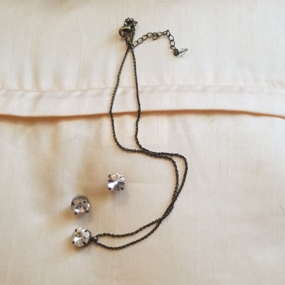 Sorelli necklace and earrings